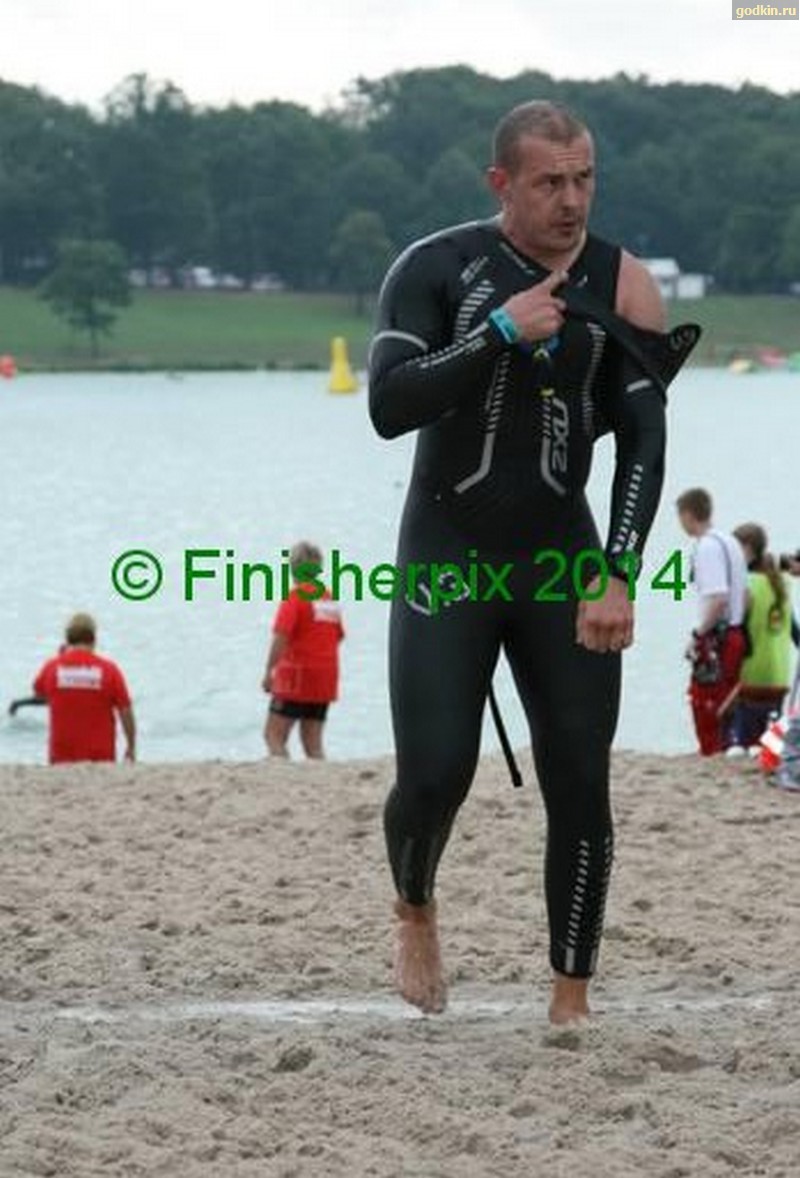комфортно проплыл 2 км, но рожа чо-то кислая // фото: ironman wiesbaden